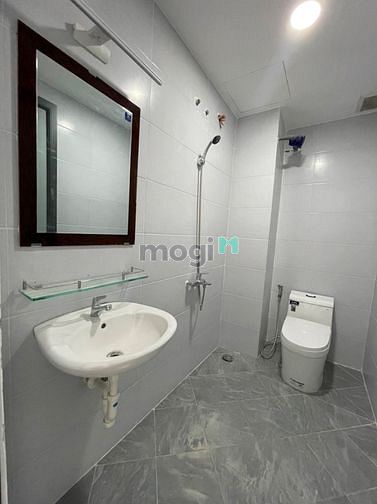 Hình ảnh Studio ban công lớn -máy lạnh, máy nước nóng, kệ bếp, tủ bếp như hình