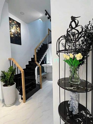 Hình ảnh KẸT TIỀN BÁN GẤP nhà Xóm Chiếu Q4 64m2 SHR, HXH