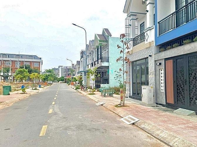 Hình ảnh Bán đất KHU DÂN CƯ PHÚ MỸ PHẠM HỮU LẦU Quận 7 DT 66m2 giá 2 tỷ 350tr
