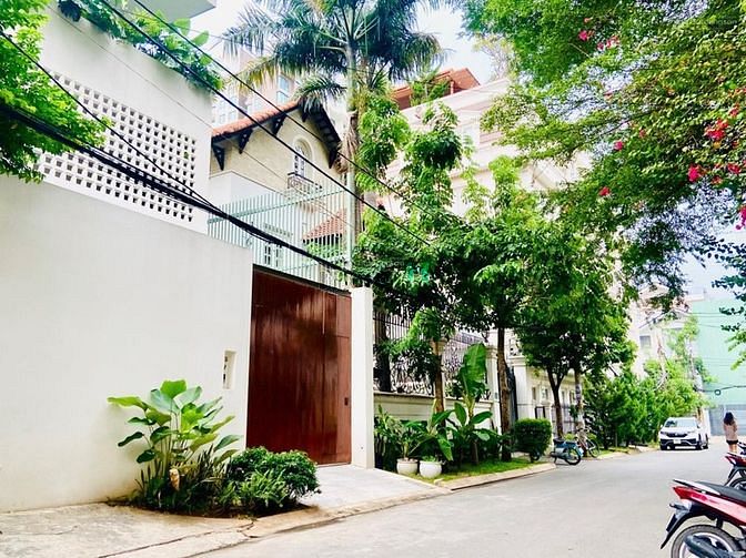 Hình ảnh Bán đất 2 mặt tiền khu biệt thự Thảo Điền: DT 7x20m giá siêu tốt. 30tỷ