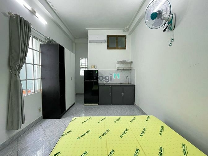 Hình ảnh Studio Q10 Đường 3 Tháng 2 Cửa Sổ Thoáng Mát