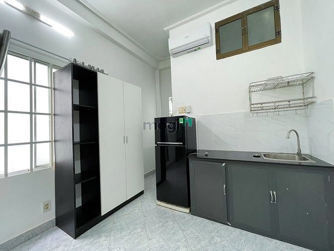 Hình ảnh Studio Q10 Đường 3 Tháng 2 Cửa Sổ Thoáng Mát