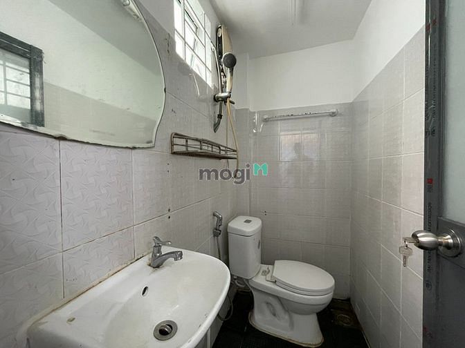 Hình ảnh Studio Q10 Đường 3 Tháng 2 Cửa Sổ Thoáng Mát