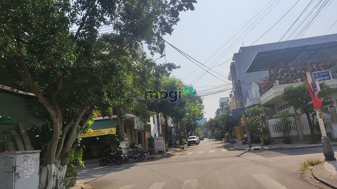 Hình ảnh GIÁ RẺ - Cho thuê nhà đẹp mê lửng đúc gần Chung cư Monarchy