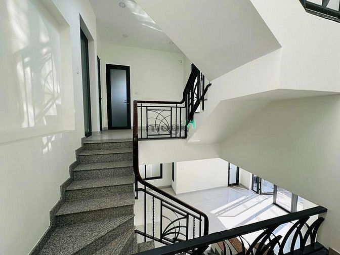 Hình ảnh Biệt Thự mới xây tone trắng Phan Văn Trị -Bình Thạnh dt 10x20 KDTD 7ph