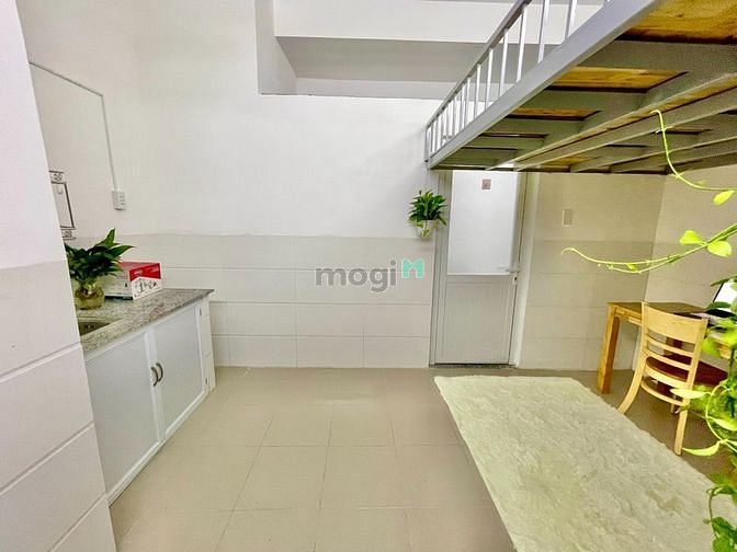 Hình ảnh CHDV Duplex Có Thang Máy, Nội Thất Cơ Bản - Thích Hợp Cho Sinh Viên