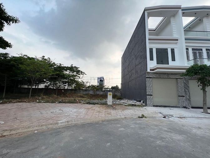 Hình ảnh Khuôn Đất Khan Hiếm MT Trương Văn Bang, Q2 dt 80