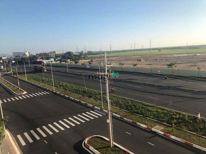 Hình ảnh BÁN 3.518M2 đất Thổ Cư Sát KCN, đường nhựa 18M, gần Chợ, Giá 300TR