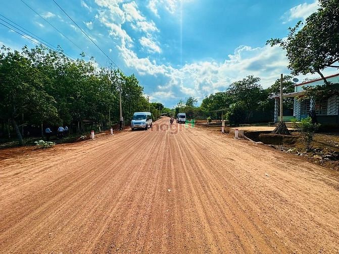 Hình ảnh Hot. Bán Lỗ 1340m2 đất ở Thị Xã, ngay Chợ, sát QL13. Giá 100TR