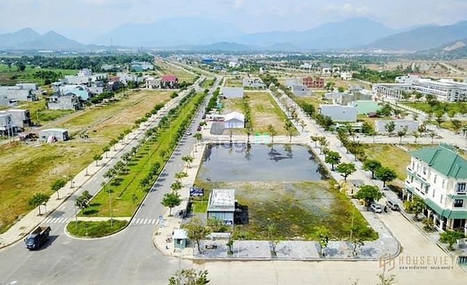 Hình ảnh Hot. Bán Lỗ 1340m2 đất ở Thị Xã, ngay Chợ, sát QL13. Giá 100TR