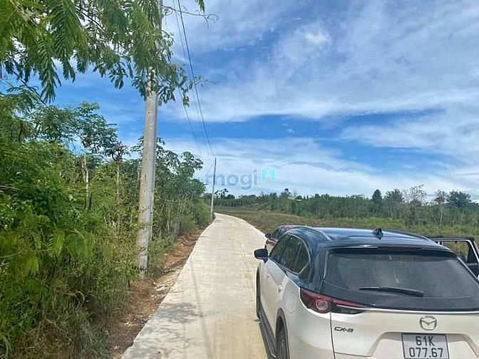 Hình ảnh BÁN LỖ 3 lô đất 676m2 ngay trung tâm thị xã, sát QUỐC LỘ 13. Giá 140TR