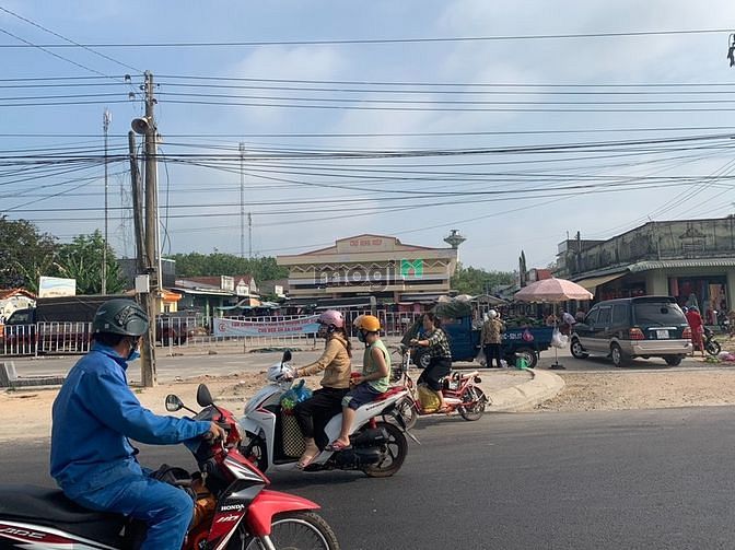 Hình ảnh Kẹt tiền cần bán gấp 2 miếng đất liền kề 210m2 ngay TT hành chính