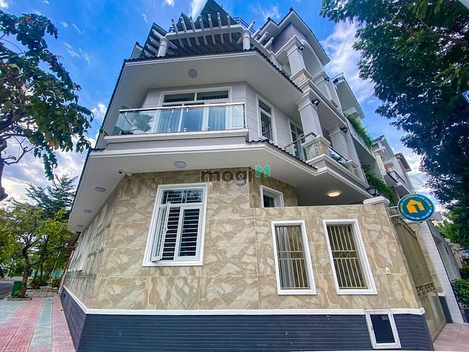 Hình ảnh Studio balcon đầy đủ tiện nghi, gần các dịch vụ tiện ích quận 7.