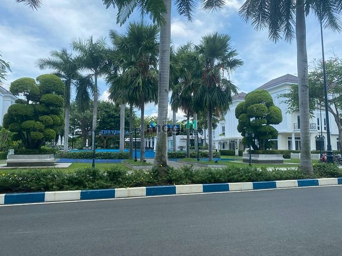 Hình ảnh Cho thuê biệt thự Thevenica Khang Điền nhà đã full nội thất dọn.