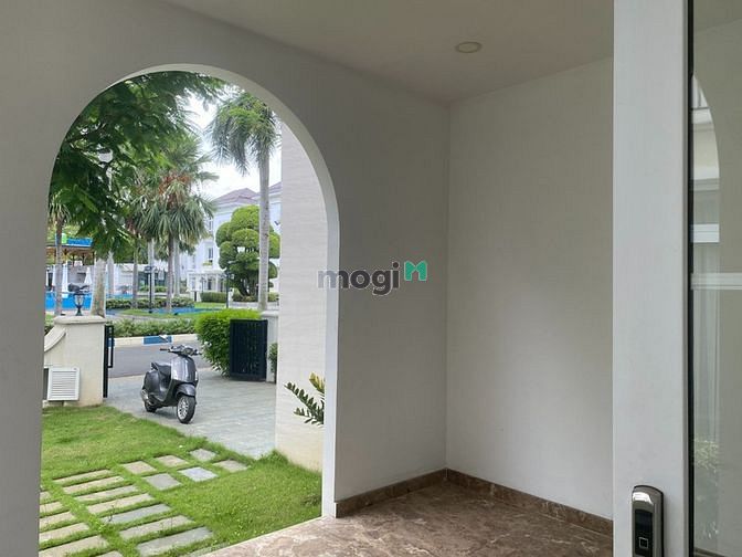 Hình ảnh Cho thuê biệt thự Thevenica Khang Điền nhà đã full nội thất dọn.