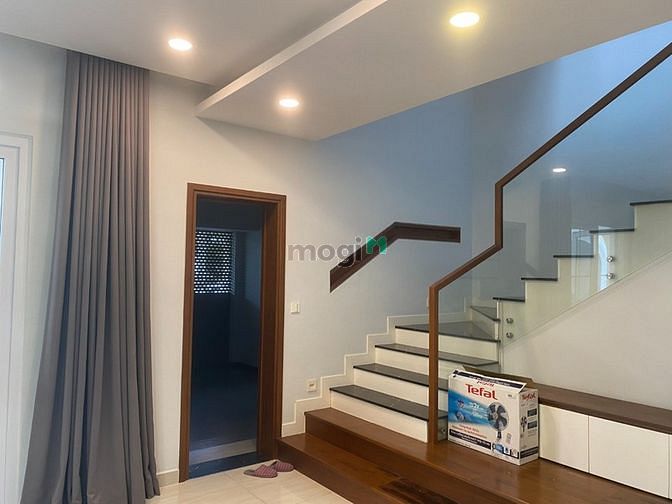 Hình ảnh Cho thuê biệt thự Thevenica Khang Điền nhà đã full nội thất dọn.