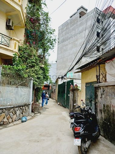 Hình ảnh BÁN ĐẤT Phú Diễn 36m2 Đất,CẠNH HỒ SEN,NGÕ RỘNG,GẦN PHỐ,GIÁ CHÀO 2.1 tỷ