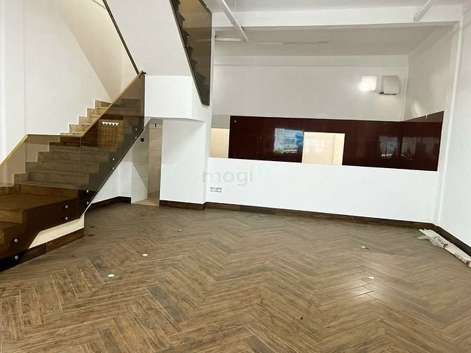 Hình ảnh Cho thuê nhà nguyên căn ngang 7m gần Vincom
