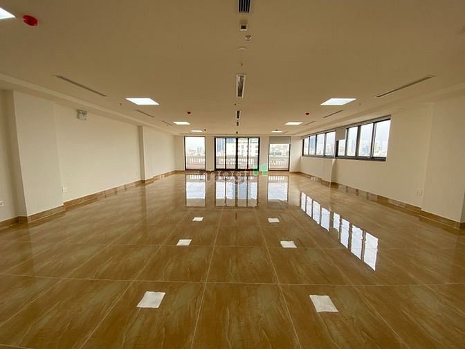Hình ảnh Cho thuê nhà nguyên căn MP Hoàng Cầu - Đống Đa - Dt:160m2 xây 9 tầng.