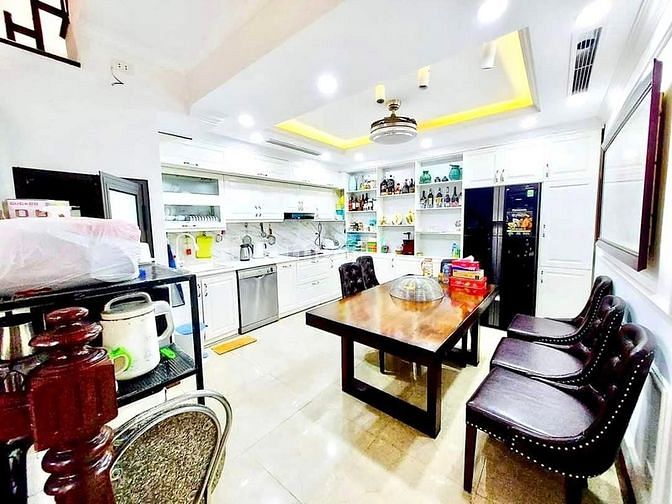 Hình ảnh Bán Nhà Quận Đống Đa, tặng nội thất, Nhà Mới ở luôn, 40m x4 tầng.MT4m