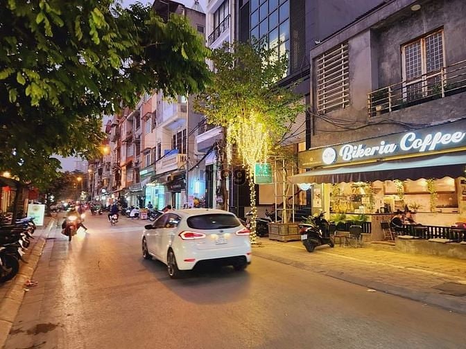 Hình ảnh Bán Đất phố Đội Cấn, Mặt đường 30m đang làm, 55m2 MT5m, Giá 9.75 tỷ