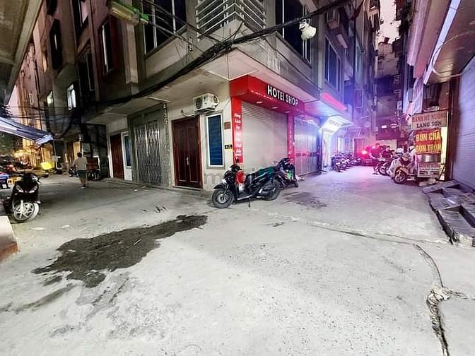 Hình ảnh Bán Đất Tặng Nhà Cách Một Nhà Ra Phố Cực Hiếm