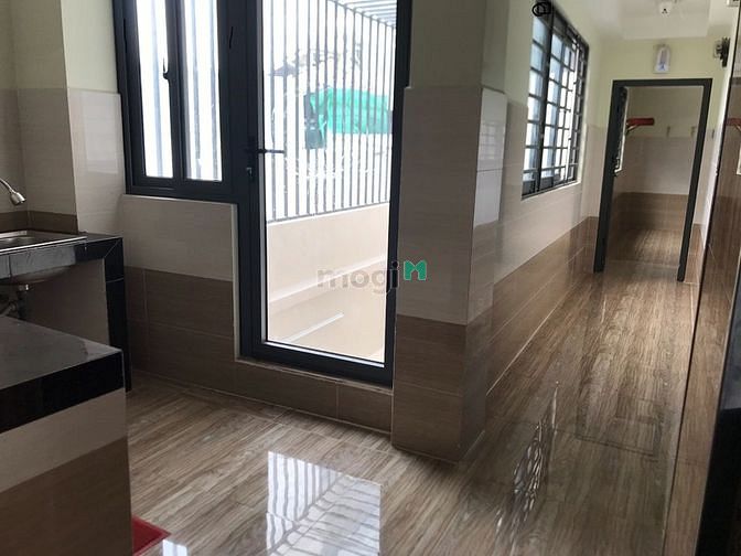 Hình ảnh Phòng mới 99% ngay khu Tên lửa, 25m2 máy lạnh, thang máy, WC riêng