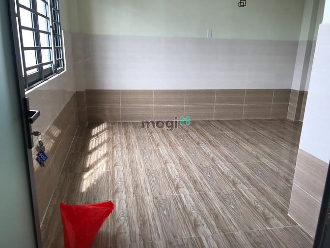 Hình ảnh Phòng mới 99% ngay khu Tên lửa, 25m2 máy lạnh, thang máy, WC riêng