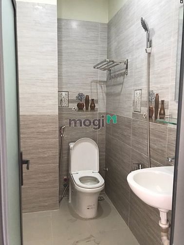 Hình ảnh Phòng mới 99% ngay khu Tên lửa, 25m2 máy lạnh, thang máy, WC riêng