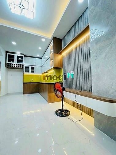 Hình ảnh Bán Nhà CHDV Phan Văn Trị P11. Dt 8x20. 1 lửng 5 lầu.