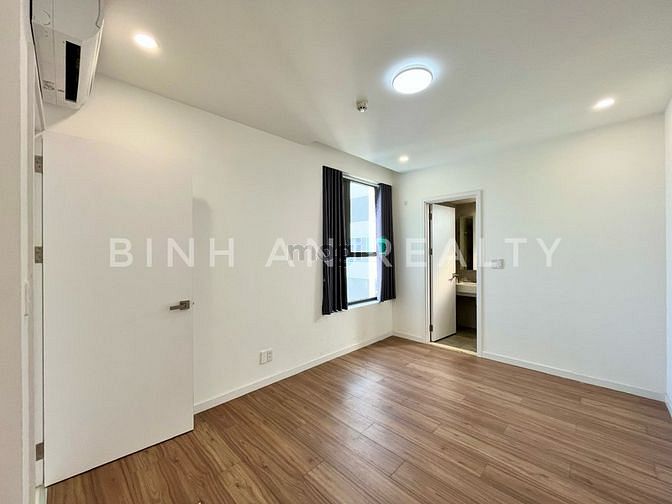Hình ảnh Cho Thuê 2 Phòng Ngủ Nội Thất Cơ Bản Trung Tâm Quận 2 - D'Lusso