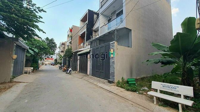 Hình ảnh Bán đất hẻm xe hơi đường võ văn hát.P long trường Q9