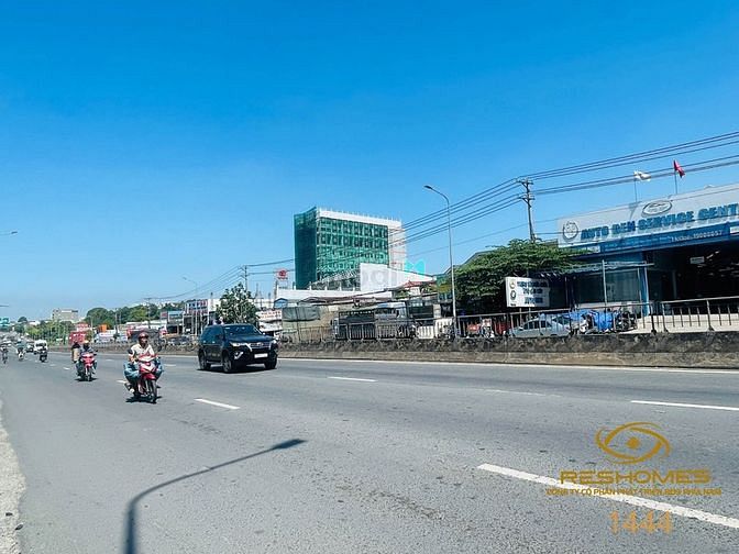 Hình ảnh Cho thuê mặt bằng 648m2 mở Showroom Quốc lộ 1A