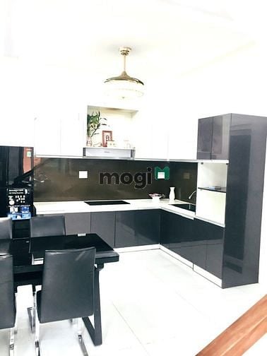 Hình ảnh Cho thuê nhà 4 tầng - 3 mặt thoáng mát gần Công viên Châu Á