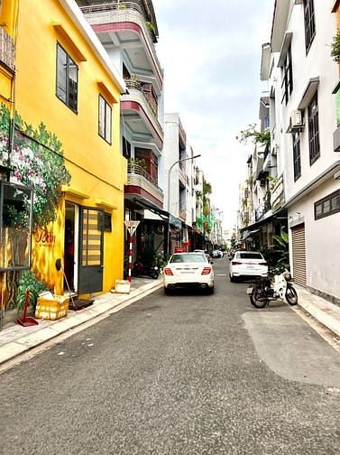 Hình ảnh Cho thuê nhà 4 tầng - 3 mặt thoáng mát gần Công viên Châu Á