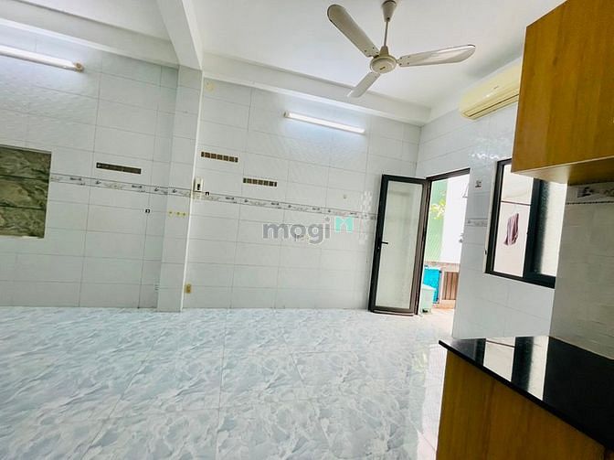 Hình ảnh CĂN HỘ - 40m2 - Q10 - Bancol lớn - Cửa sổ thoáng mát- máy giặc riêng