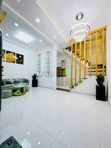 Hình ảnh Cho thuê nhà ngang 8m hẻm số 2 Cao Thắng, Quận 3