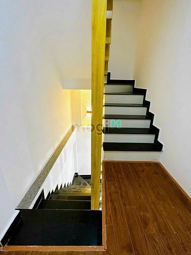 Hình ảnh Cho thuê nhà ngang 8m hẻm số 2 Cao Thắng, Quận 3