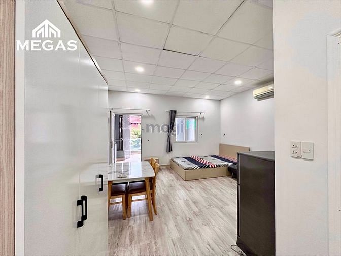 Hình ảnh TRỐNG CĂN HỘ CAO CẤP-Q10-Bancol lớn- Cửa sổ- View Pagoda