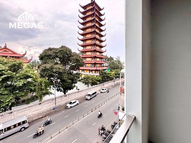 Hình ảnh TRỐNG CĂN HỘ CAO CẤP-Q10-Bancol lớn- Cửa sổ- View Pagoda