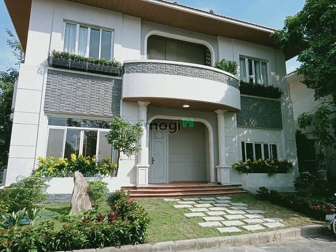 Hình ảnh Cần cho thuê gấp Biệt thự Phú Gia, dt: 252m2, có hồ bơi.