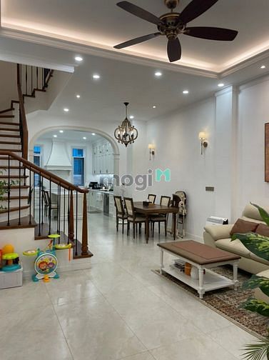 Hình ảnh Cho Thuê Nhà 4 Tầng Mới Đẹp 9/6a Lý Văn Phức, Quận 1