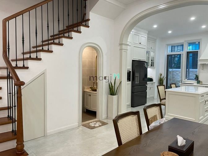 Hình ảnh Cho Thuê Nhà 4 Tầng Mới Đẹp 9/6a Lý Văn Phức, Quận 1