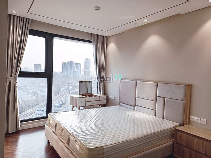 Hình ảnh Cho thuê căn góc 115m2 full đồ King Palace, ban công Đông Nam