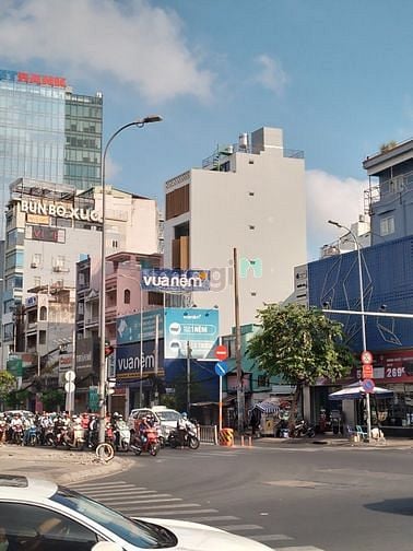 Hình ảnh Cho thuê nhà phố mặt tiền CMT8
