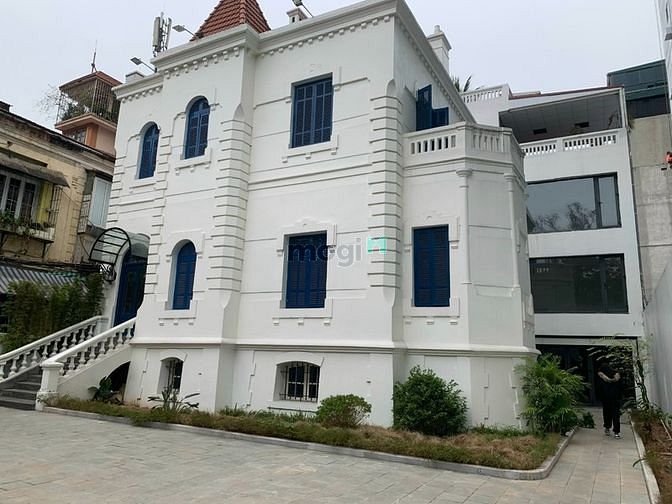 Hình ảnh Cho thuê biệt thự mặt phố Hai Bà Trưng, DT 450m2, MT 20m