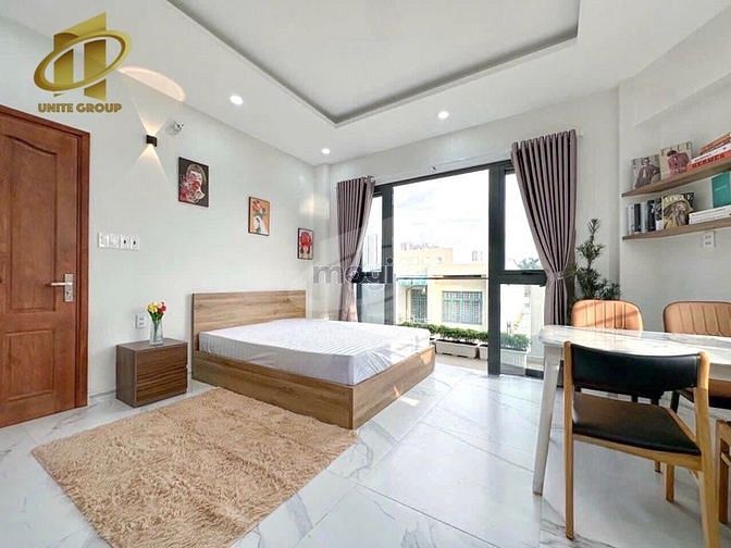 Hình ảnh Studio BAN CÔNG | CỬA SỔ tone gỗ Him Lam Q7