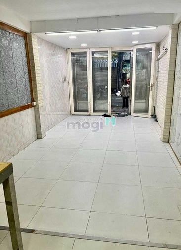 Hình ảnh Cho thuê nhà nguyên căn Mặt tiền Lạc Long Quân, P5, Q11. DT: 4x14m