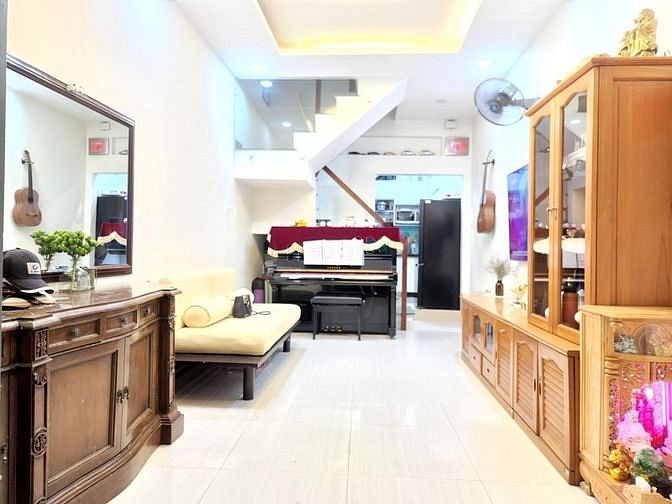 Hình ảnh Bán gấp nhà nhỏ xinh Cách Mạng Tháng 8.