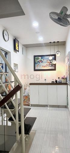 Hình ảnh Bán gấp nhà nhỏ xinh Cách Mạng Tháng 8.